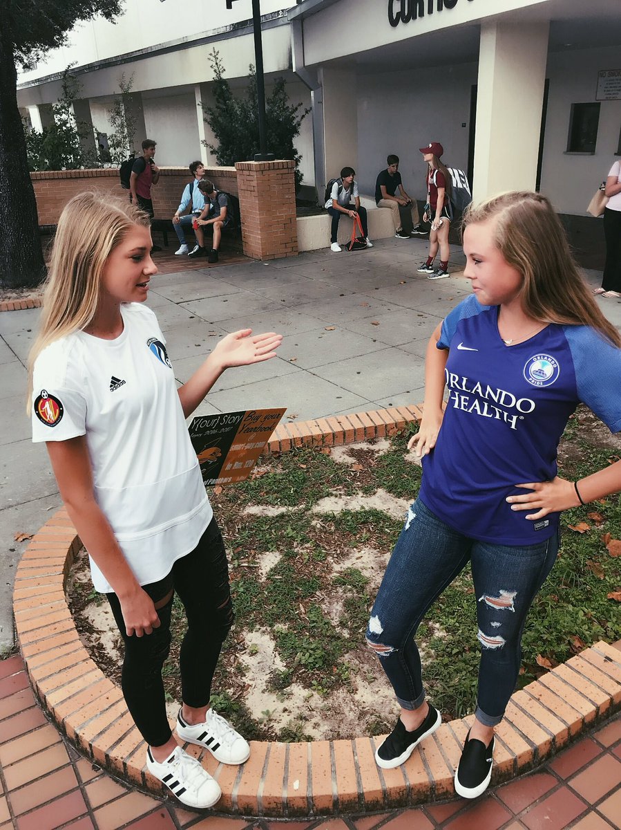 avarice_34's tweet photo. rival on the field, besties at heart  #homecomingday1 https://t.co/dU8FWuu587