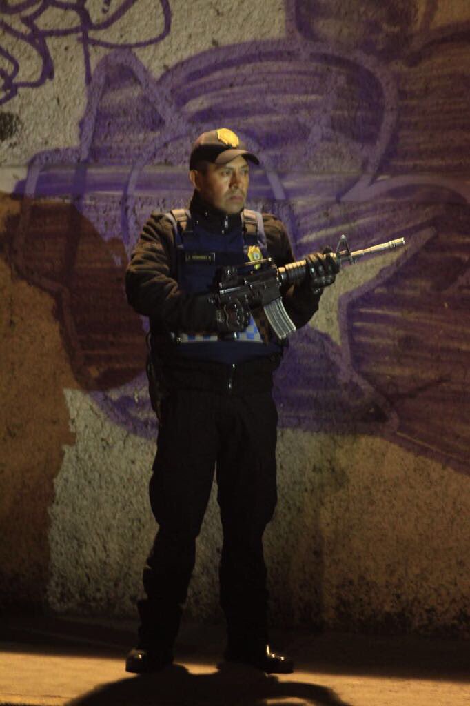SSC_CDMX's tweet photo. 🚨El operativo MEGA desplegó a 1,500 policías #CDMX en zonas estratégicas de Iztapalapa, Benito Juárez y Cuauhtémoc para evitar delitos https://t.co/qDVSSOVWAz