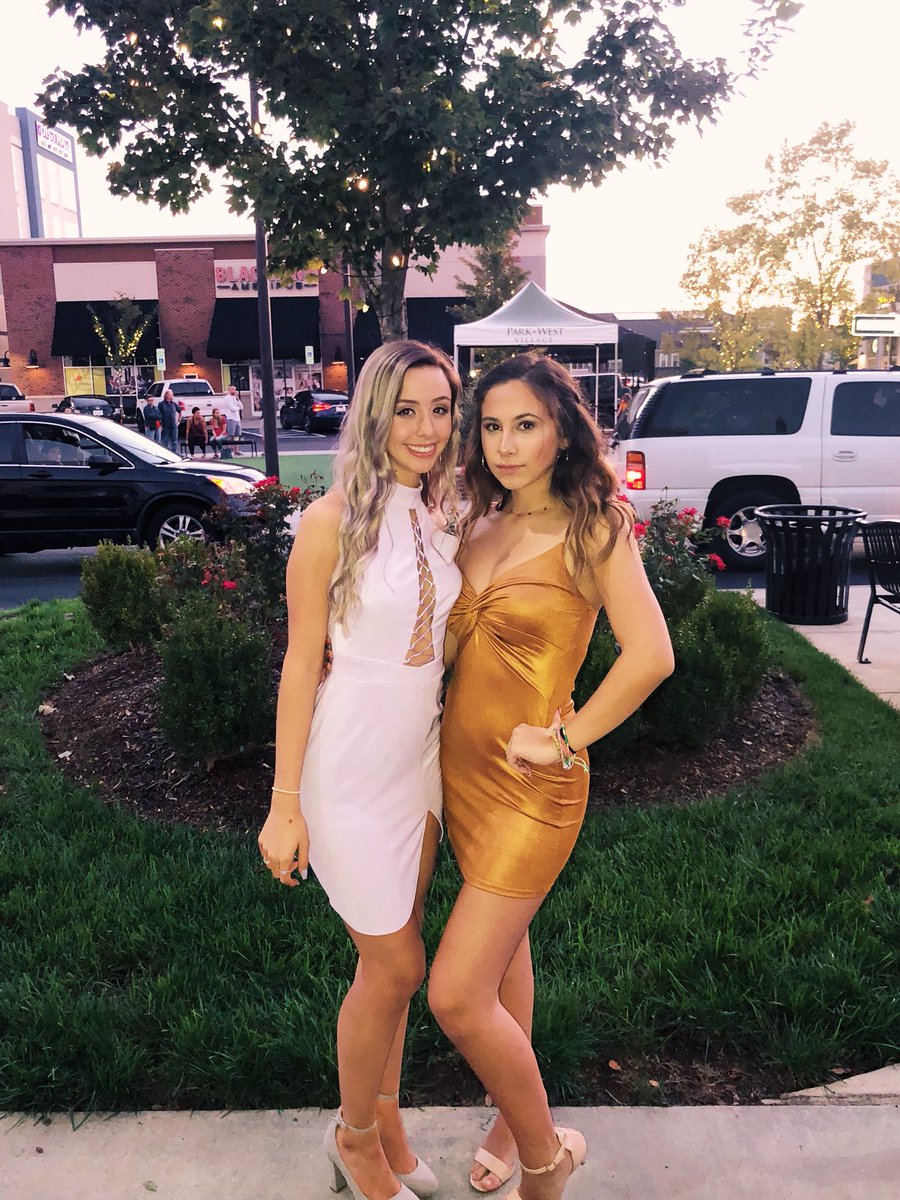 rosexleonard's tweet photo. #hoco2017 https://t.co/YPnobxpYr6