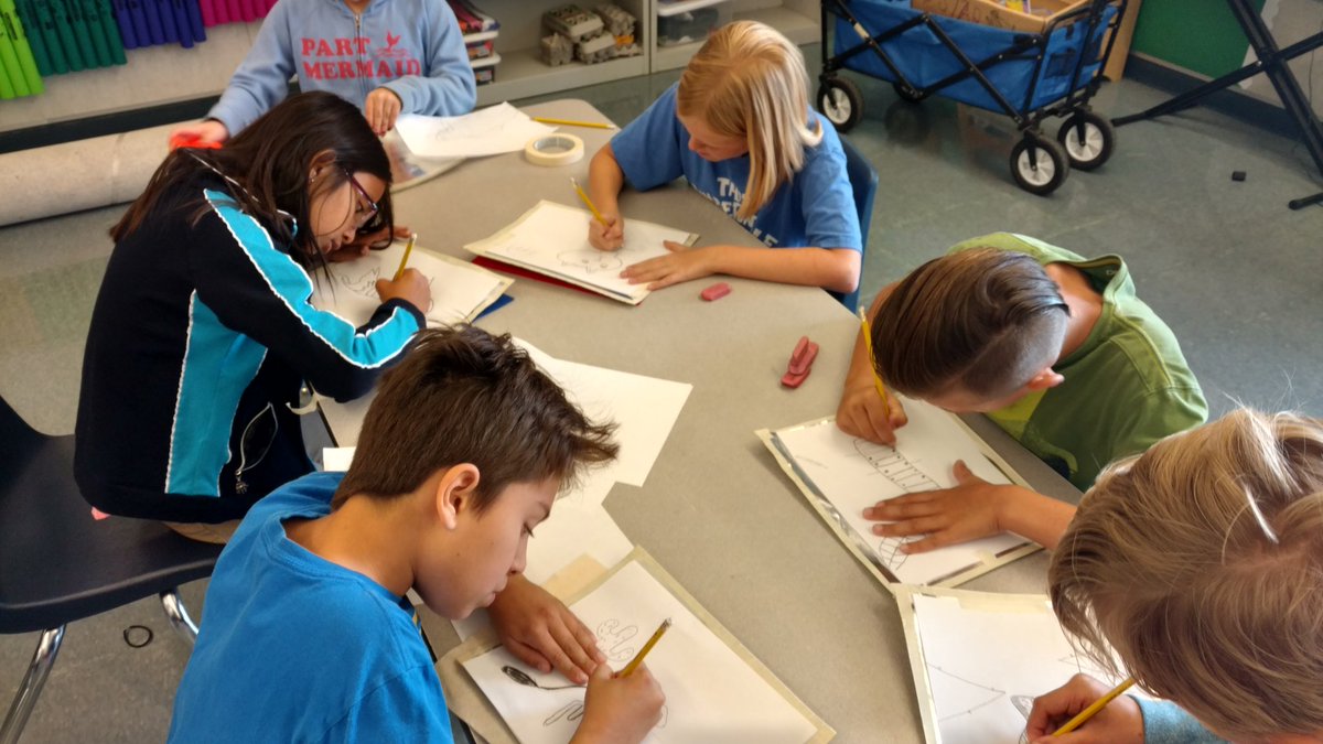 Reidt_on's tweet photo. Had a busy day of Metal Art, Sami Circuit and Buddies! A Marvelous Monday in 5th grade! 41/180 #Art #SamiCircuit #K5Buddies @rcsdstoneridge https://t.co/u0pXkY7K5l