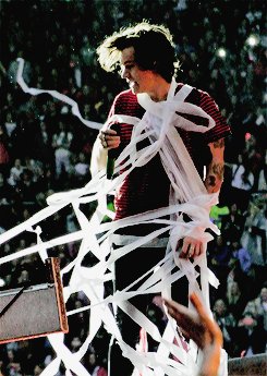 jiminieuniverse's tweet photo. The Stadium of Light - Sunderland 28/05/14 #ARIASHARRYSTYLES https://t.co/X2vaXFOImN