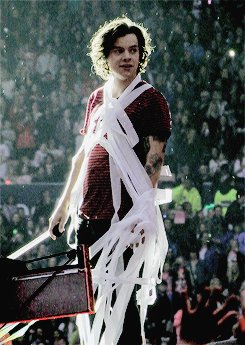 jiminieuniverse's tweet photo. The Stadium of Light - Sunderland 28/05/14 #ARIASHARRYSTYLES https://t.co/X2vaXFOImN