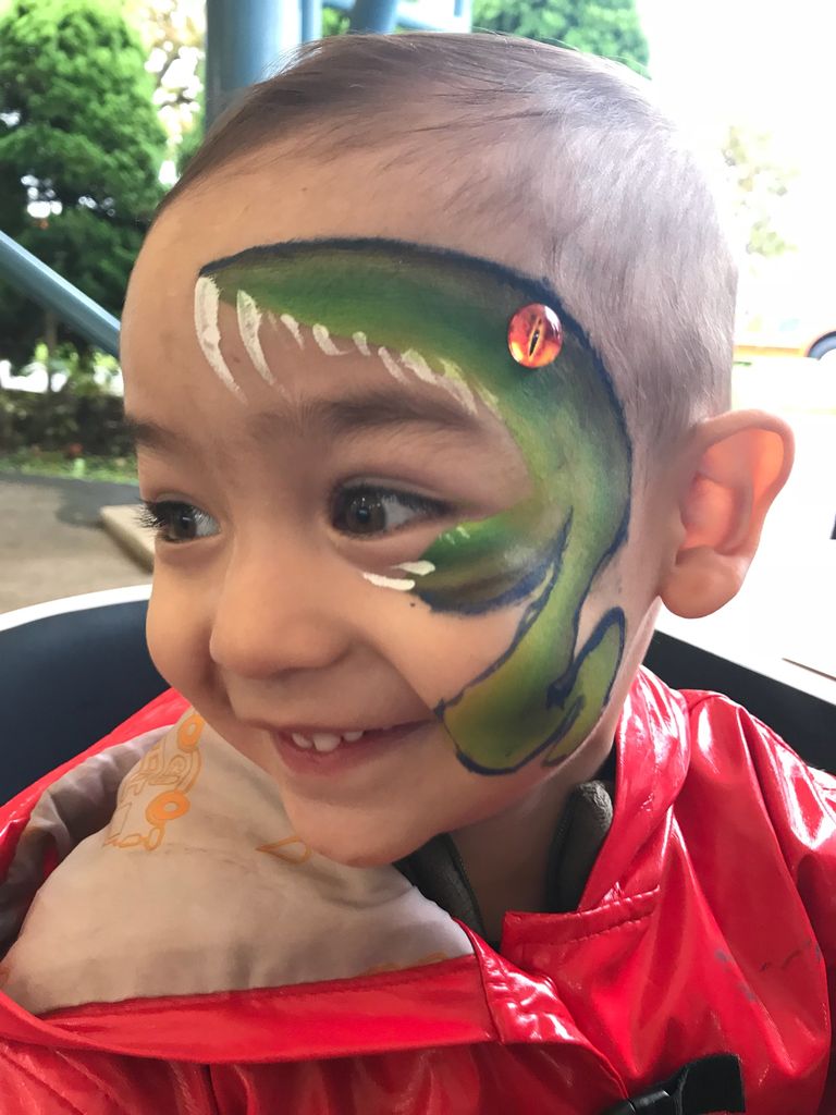 Mrs Coopers Kira Art Twitter પર 簡単シンプル45秒フェイスペイント です のハズが普くすぐったがり君の笑い上戸君になってしまい筆が近づいただけでクスクスで苦労しました 目はつけま糊で付けています フェイスペイント フェイスペインター 出張フェイス