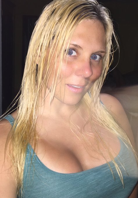 Been working on my tan (and my freckles apparently) in Cabo San Lucas :) au natural photo for y’all.