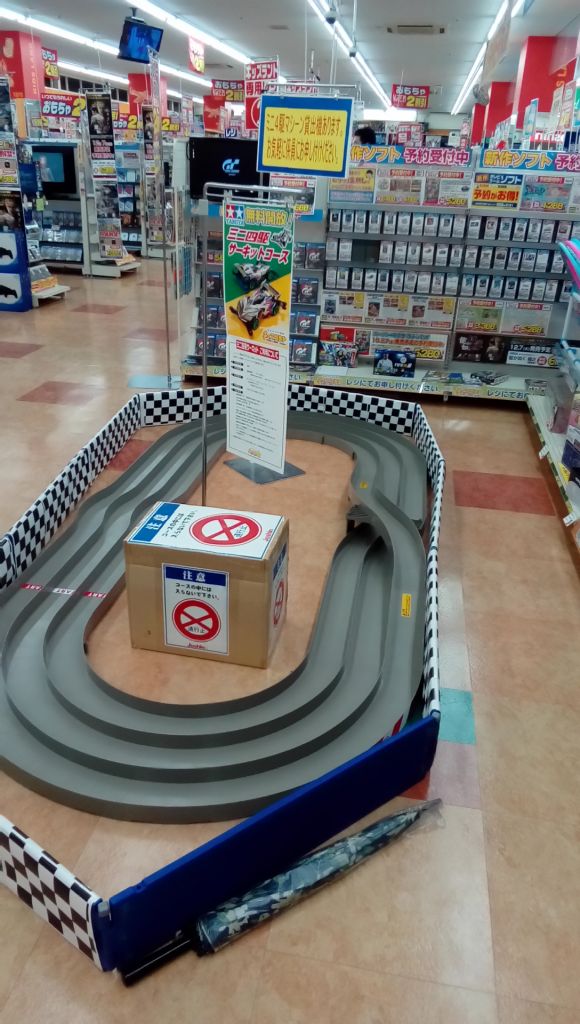Twitter पर ジョーシン 公式 草加まつばら店 ミニ4駆コース設置 こんにちはおもちゃの宝島 ジョーシン草加まつばら店キッズランドです キッズランドでは ご要望の多かったミニ4駆コースをついに設置いたしました お手持ちの T Co Y0yglgr4kg ミニ