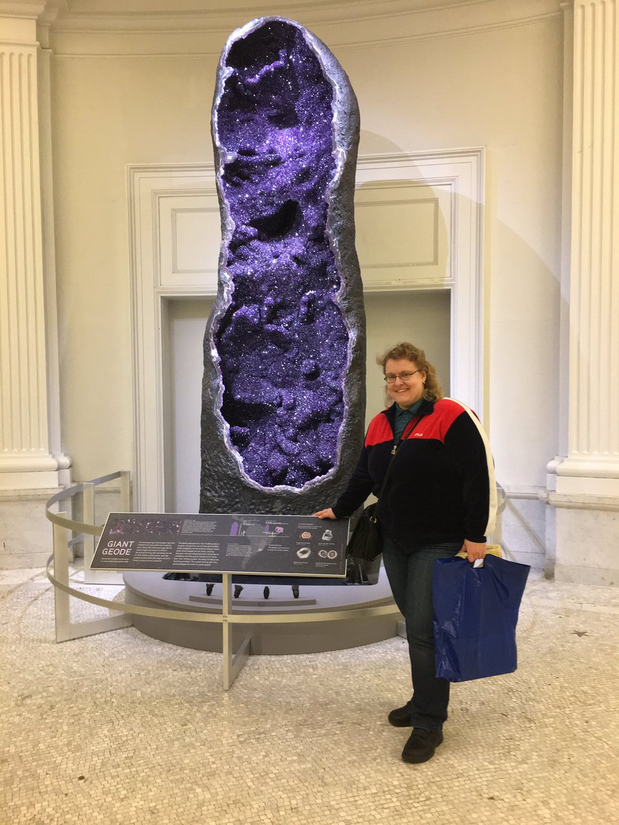 drakkorex's tweet photo. Amazing new acquisition at @AMNH: a 12-foot tall sparkling amethyst geode!!! Gorgeous! #GiantGeode #NewYork #Museum https://t.co/DEN9jx3I9y