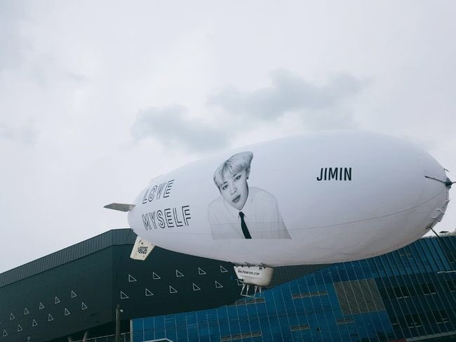 cher_bts's tweet photo. 記事訳)ビックヒット側は“メンバー別の飛行船は新しい形のプロジェクトで順次進行して行く予定。詳細は後日発表する”と伝えた。

✔︎ https://t.co/nvVh1nRQ8f https://t.co/tsarfTRSG2