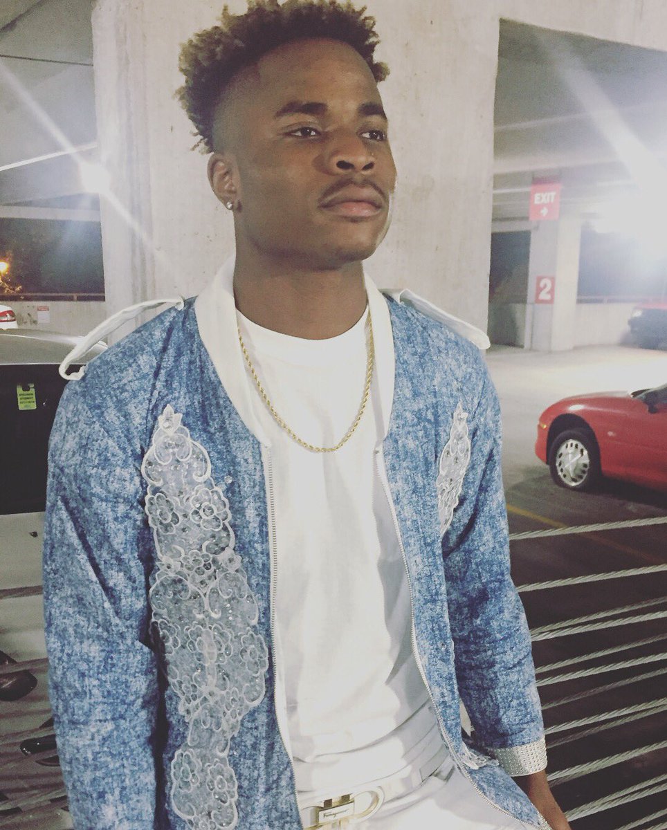 Its_Artrell's tweet image. I only rock #flyshitonlyclothing #malemodel  #retweet