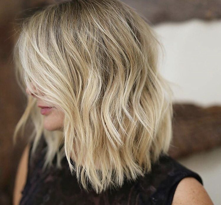 RamirezTranHair's tweet photo. That face framing blonde. ⭐️
Color by @csilvermancolor 
Cut/Style by Keary Bladel 
#ramireztransalon #blonde https://t.co/YgvpJO2aU6