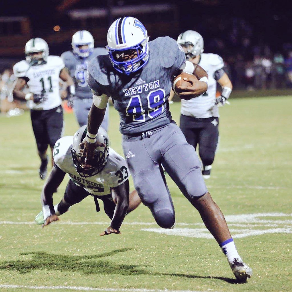 DreButler23's tweet photo. Blessed to have received my first offer of a full scholarship to play football for Tennessee State University💯🐅🔥

#GoTigers
#Grateful https://t.co/whRg0Qy0Rd
