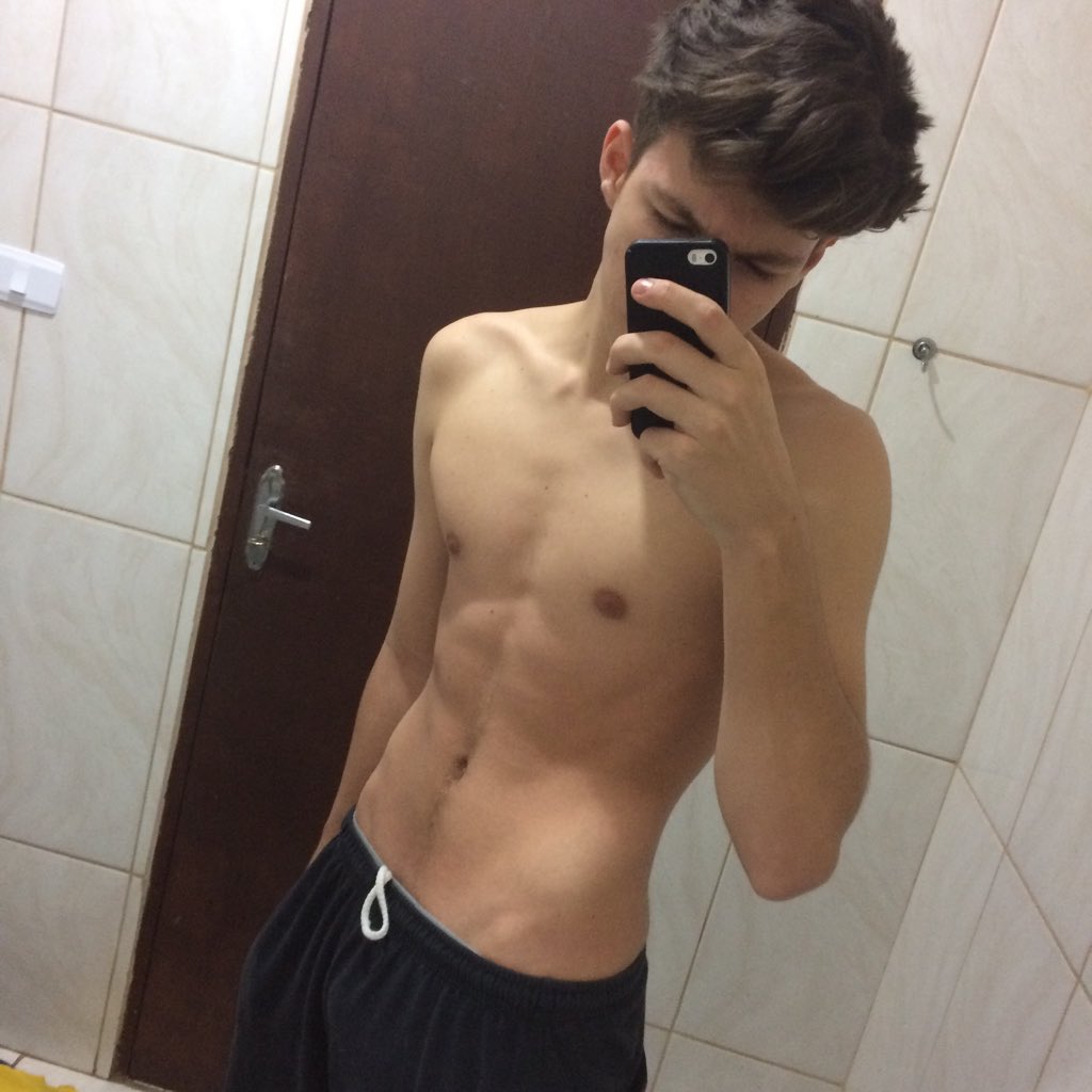 blacklovt's tweet photo. #NovaFotoDoPerfil https://t.co/87847ZuFMC