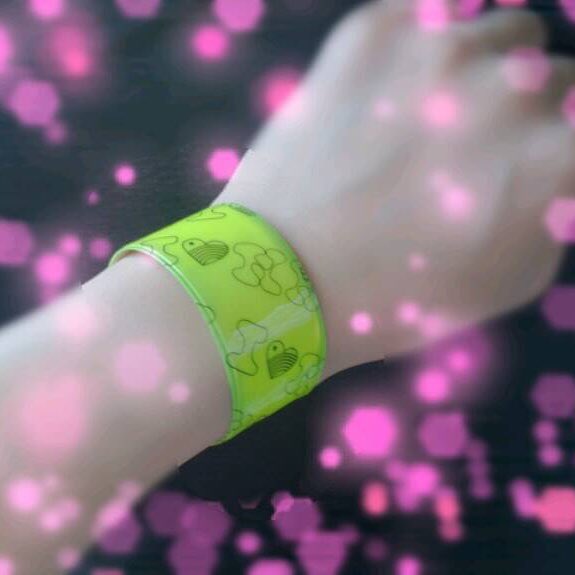 ashasha_na's tweet photo. 今日はAmR01の、ツアー初日。私が初めて安室ちゃんのライブに行ったツアーでした。中学2年生。小学生から安室ちゃんのことは大好きでしたが、ライブというものが何なのか分からなくて、親におねだりして連れて行ってもらい姉と観覧。その時に全身に走った衝撃は今でも覚えてる。#NA2001 https://t.co/a2IOKHZtrF
