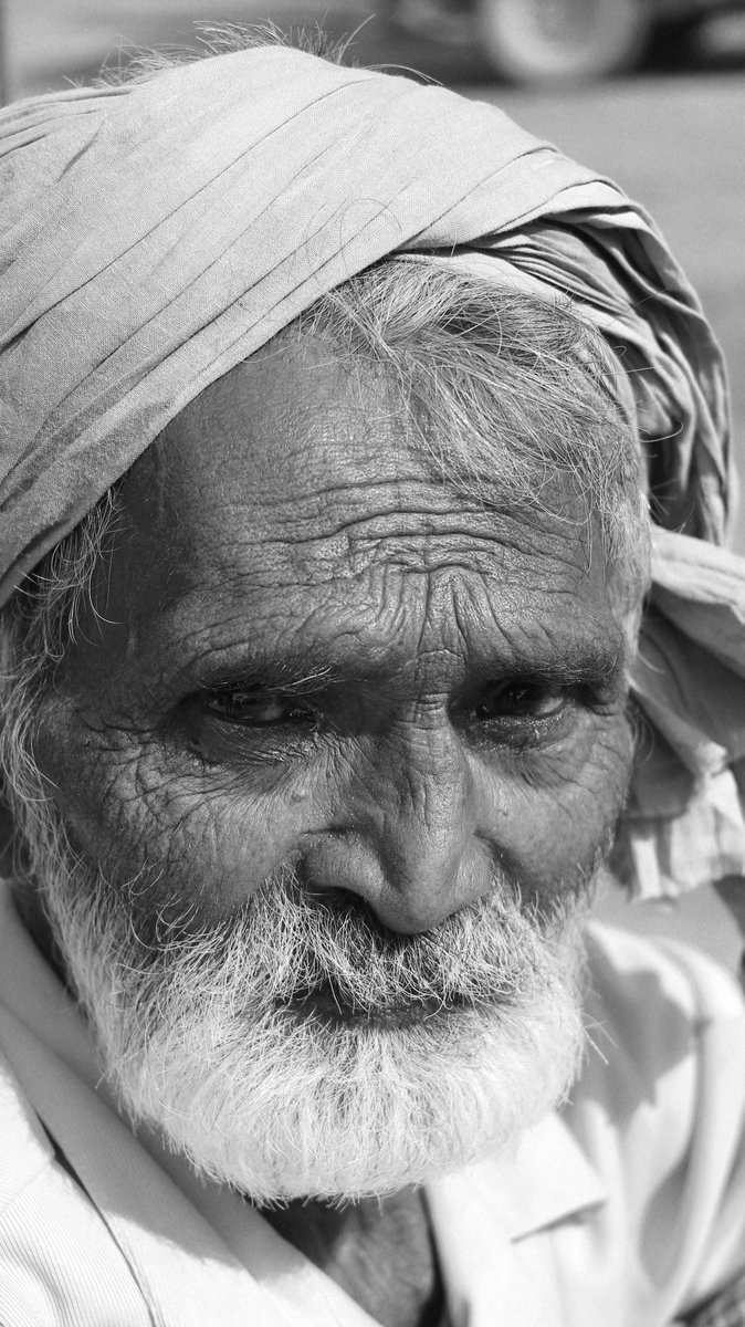 LowerFstop's tweet image. An old man looks on (with suspicion) while I capture him from a distance
#TuesdayThoughts #Dhanteras2017 #MeToo