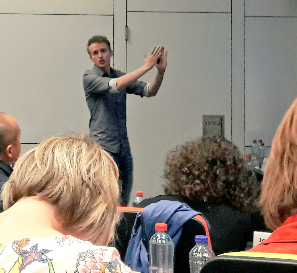 FrankGoedertier's tweet photo. The "influencer" brand religion: #branding "through" people rather than just "to" people - dixit @stinus230 #VlerickBrandingProgram https://t.co/p0U7lr26Ao