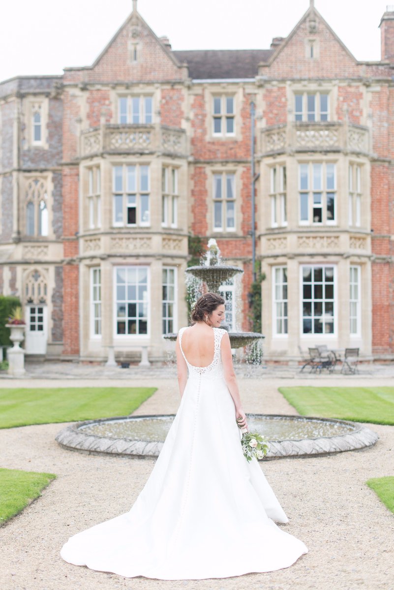 ~New Blog Post !~ wickhamhouse.com/news/alternati… #weddingvenue #berkshire #alternativewedding #bridetobe #venuesearch Photo: <a href="/Juliemphotos/">Julie M Photography</a>