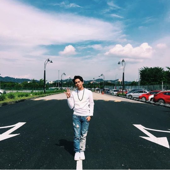 ERAdotje's tweet photo. Sekali tengok macam Ewal , Dua kali tengok macam buah hati saya 😜 📷 : @ewalofficial #InstaSeleb https://t.co/vJ6WlyHXMr