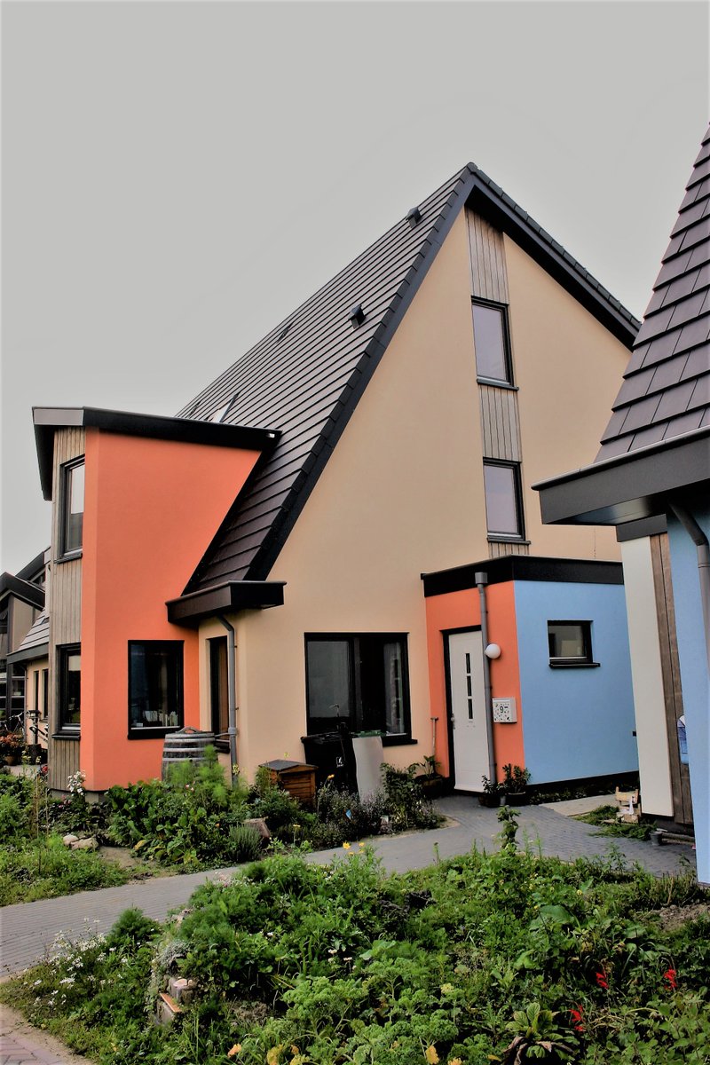 Strikolith's tweet photo. Deze kleurrijke @ecowijk is voorzien van het #Strikotherm gevelisolatiesysteem COMFORT en afgewerkt met #Pearlcoat. https://t.co/xzqkJBQVea https://t.co/JBtFpxwhOw