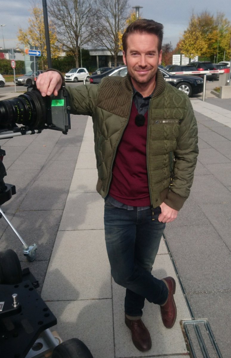 Sky_SebastianH's tweet photo. Diese Woche im #SkyMagazin @SkyDeutschland: #KenDuken #TomWlaschiha in #BerlinFalling + #uefachampionsleague @SkySportDE + #BabylonBerlin! https://t.co/cO9bbnzXST