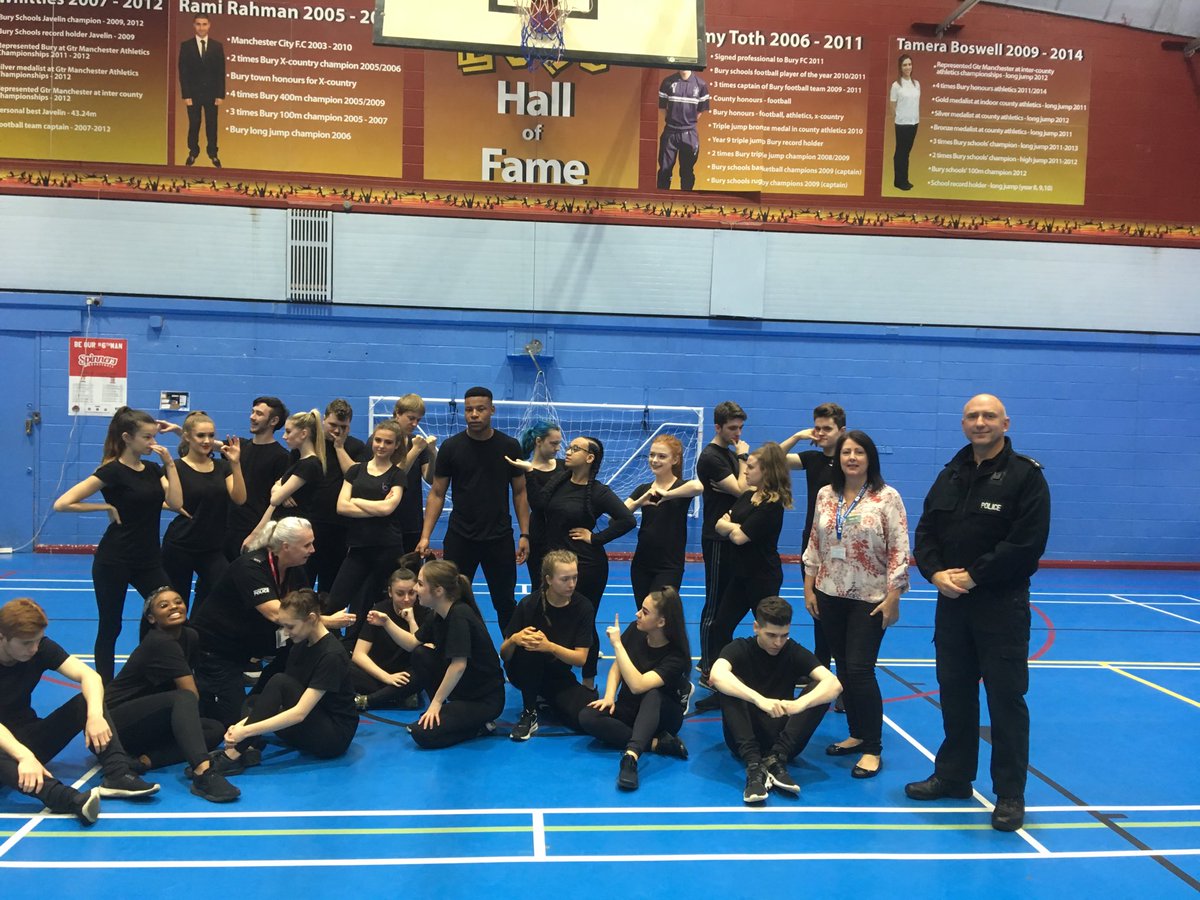 EarlyBreakUK's tweet photo. At Broad Oak HS @BOSCBury for training day with @GMPBuryWest as part of @BuryCouncil #besafebecool @BrookCharity @HealthyYM & HMP ForestBank https://t.co/UujQ4wYRPu
