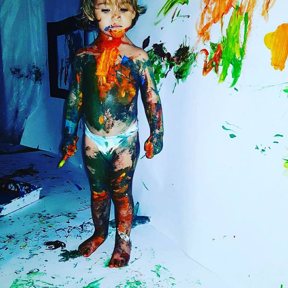 ClubCoccole's tweet photo. ¡Qué bien lo pasamos el viernes pasado en nuestro taller Art &amp; Music! Saxo en directo y mucha pintura.. se puede pedir más? #Málaga #bebés https://t.co/mOreGFStag