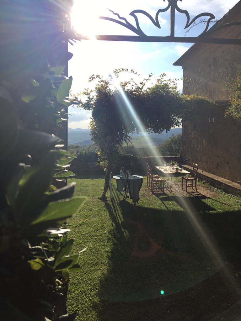 FrescobaldiVini's tweet photo. Weather is still amazing in CastelGiocondo for an outdoor lunch. #Frescobaldi https://t.co/O5G1onZMRz