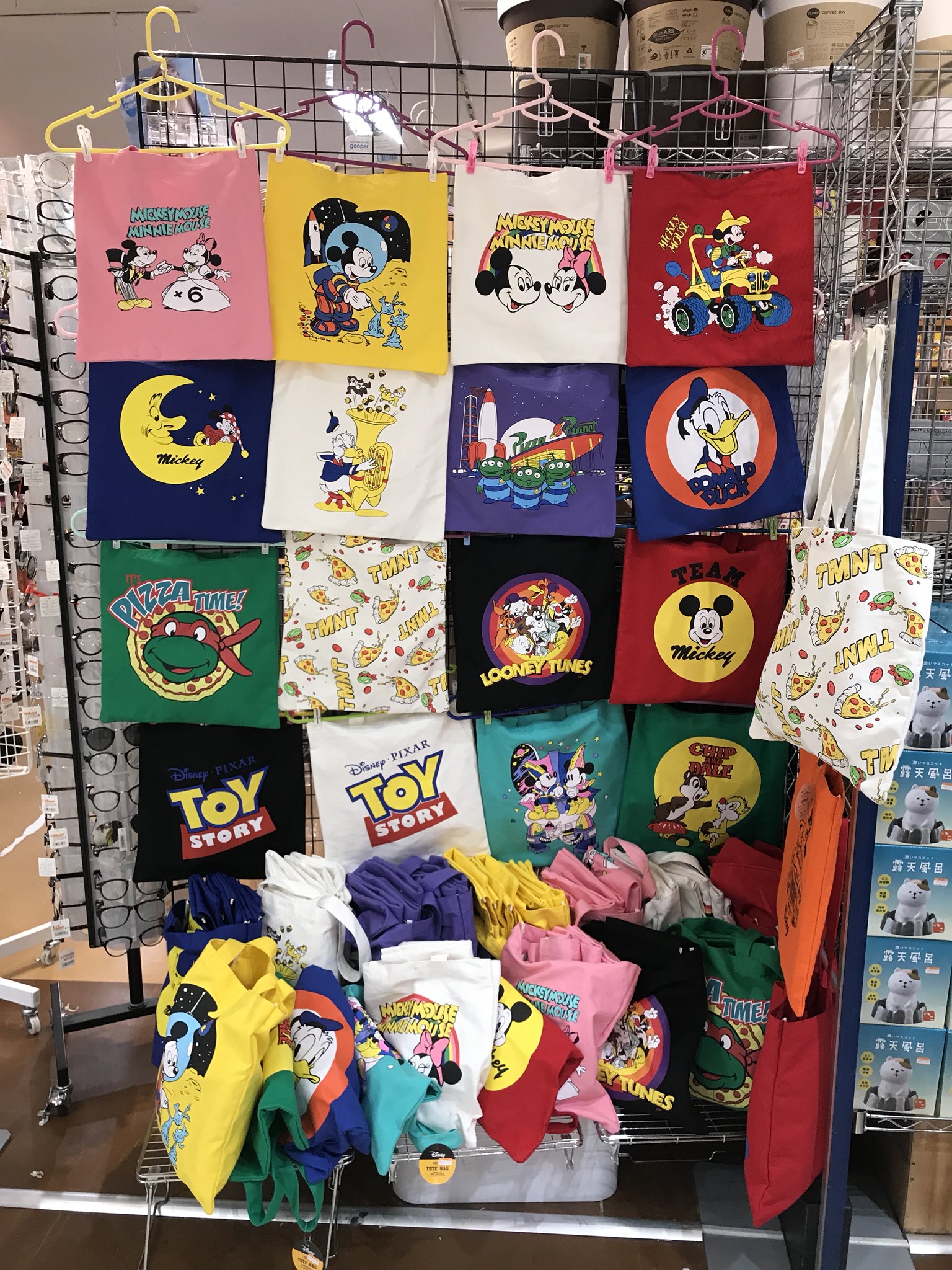 트위터의 ヴィレッジヴァンガード八王子オクトーレ 님 可愛いカラートートバック入荷しました 種類が多すぎて選びきれないくらいあります 値段も税込1080円とお手頃価格です ぜひお越しください ご来店お待ちしております トートバック 트위터의 ヴィレッジヴァンガード八王子オクトーレ 님 可愛いカラートートバック入荷しました 種類が多すぎて選びきれないくらいあります 値段も税込1080円とお手頃価格です ぜひお越しください ご来店お待ちしております トートバック