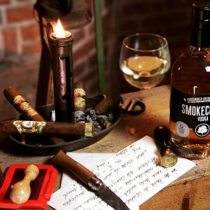 Shmckr_'s tweet photo. #Smokecraft #Vodka: geräucherter Edelholzvodka aus #BERLIN
https://t.co/TKhnoSLgMr https://t.co/ENbNGt0QY4