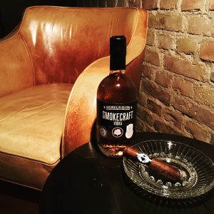 Shmckr_'s tweet photo. #Smokecraft #Vodka: geräucherter Edelholzvodka aus #BERLIN
https://t.co/TKhnoSLgMr https://t.co/ENbNGt0QY4
