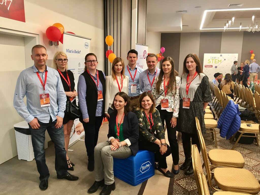 RochePolska's tweet photo. 130 dziewcząt zainteresowanych informatyką wzięło udział w warsztatach #ITforShe Women in #TechCamp2017 https://t.co/aJxu3Adf5s https://t.co/pK8mdE0FHg