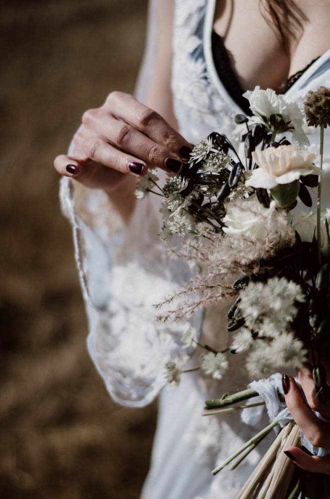 We are so in love with the stunning styled shoot captured at after our #StockFarm #wedding fair: bridesupnorth.com/2017/10/16/alt… Pics <a href="/chiascurolife/">Chiascuro</a>