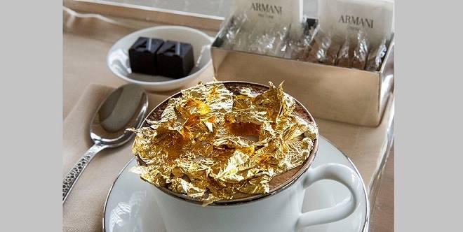 ☕' Voor 'slechts' €19,50 drink je in Dubai een cappuccino met 23 karaat gouden topping!