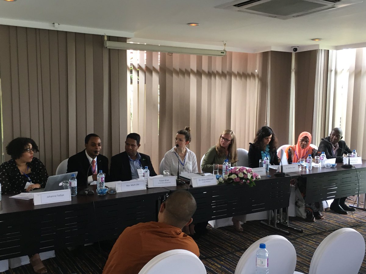 jeanfduff's tweet photo. @OliviaWilk and Faizer Khan @muslimaidlk lead working meeting on religion, refugees &amp; Forced Migration @JLI_Refugee_Hub # localfaithaid https://t.co/oMurkw7Uij