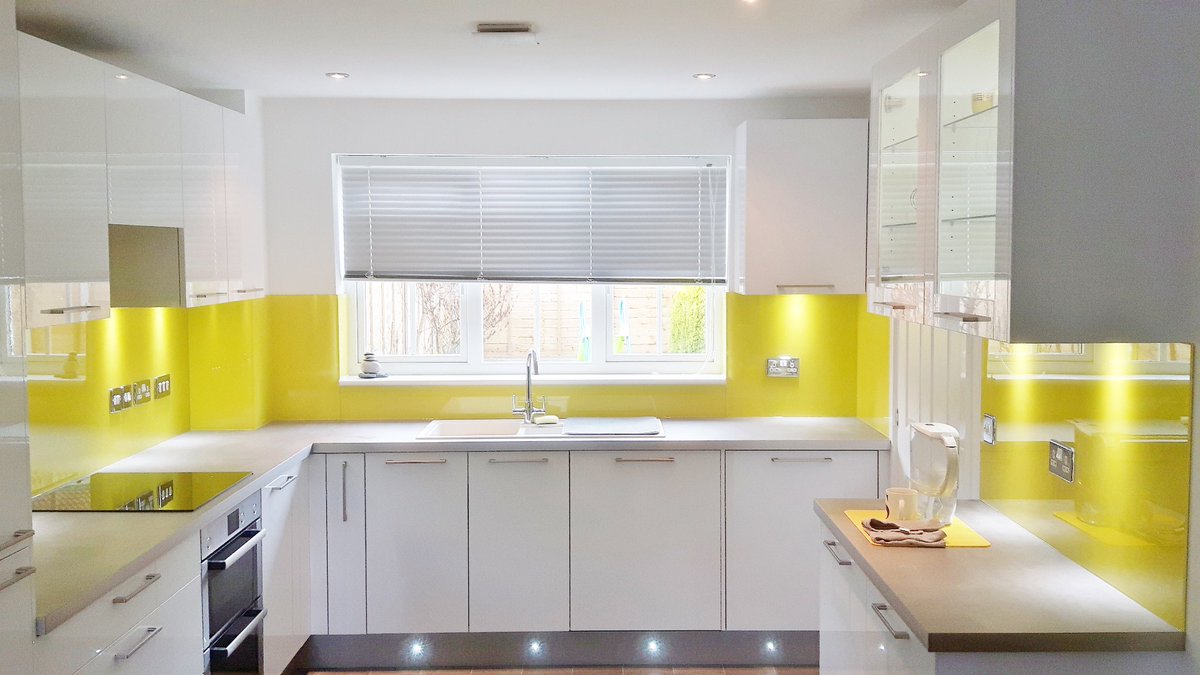 SHEPWAYGLASS's tweet photo. There's still time to get your splashbacks before Christmas! Call us today 01303 220666 #colouredsplashbacks #splashbacks #glasssolutions https://t.co/pDTh1sqFvL