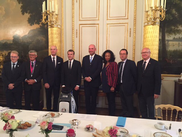 ffgolf's tweet photo. Le président de la République @EmmanuelMacron a reçu ce matin @Elysee la délégation de la #rydercup2018 #oneyeartogolf https://t.co/NOSKHlx0mA