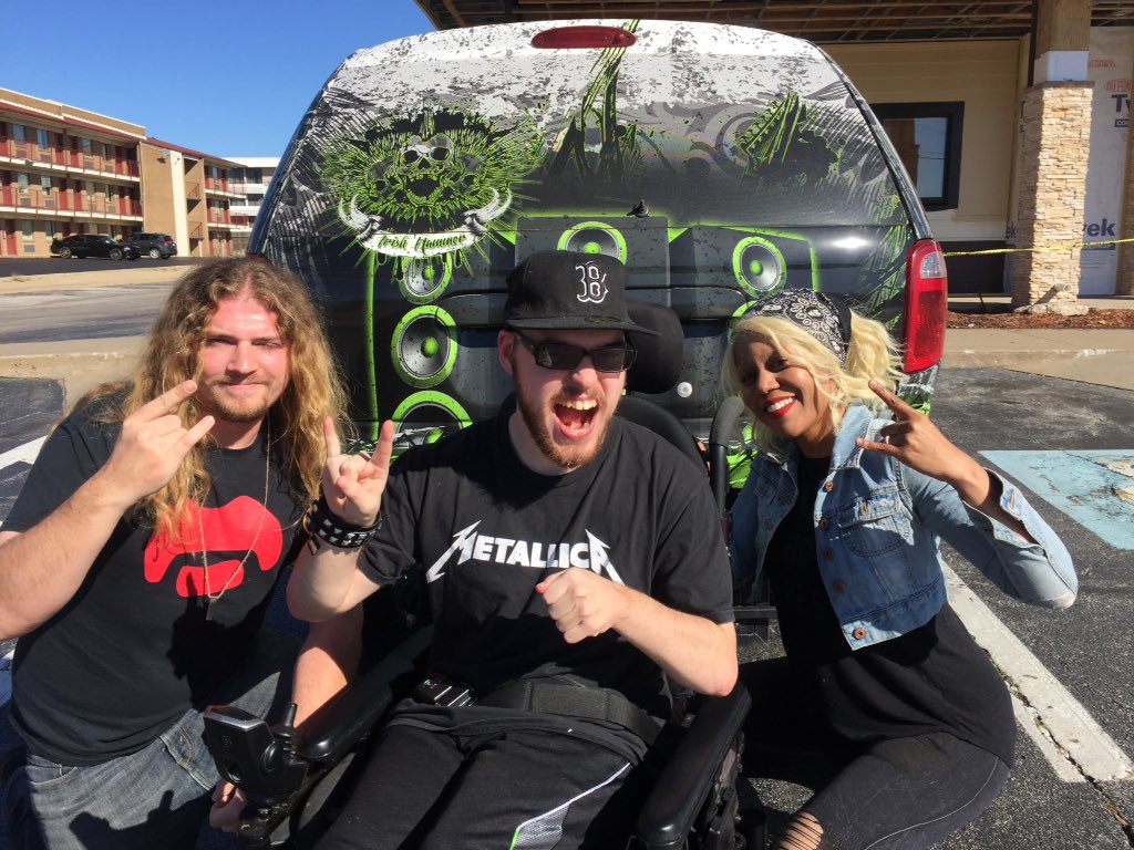 Real1rishHammer's tweet photo. What's amazing on a Monday afternoon? Hanging out with the number 1 family ever viper black and Kyle of @gothicannabelle 🤘🏻🤘🏻🤘🏻😈😈😈❤️❤️❤️ https://t.co/Zxzx3mUqD0