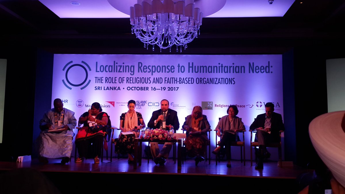 uhg74's tweet photo. @AnwarKhan_IRUSA of @IslamicRelief talking about building bridges instead of walls #LocalFaithAid #Localizedaid https://t.co/FGQvHFMmAM