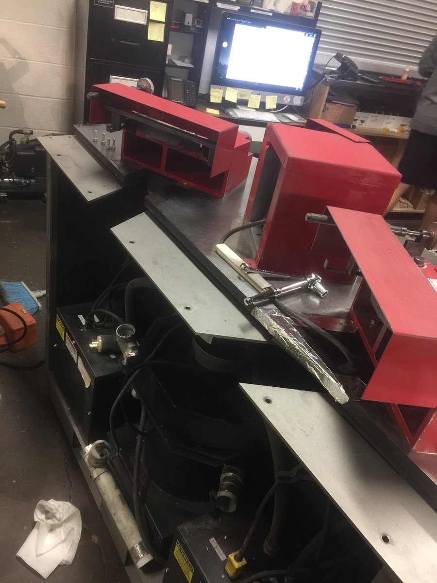 BreakawaySR's tweet photo. #LateNightProject #Swapping out finishing head. #MaintenanceMonday   #ItsAllGood @blademasterCA just been #Procrastinating https://t.co/xLVXfv6NW5