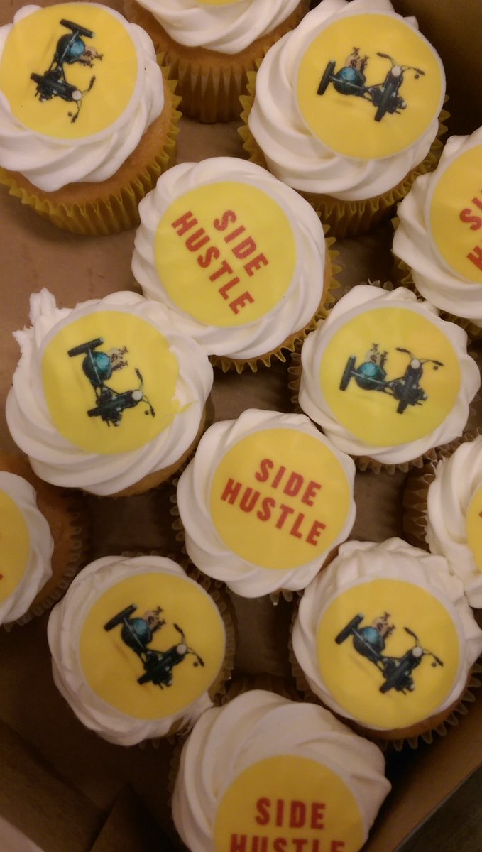 DashSoulja's tweet image. Great to meet #bestseller #the100startup @chrisguillebeau again in #Vancouver @chaptersindigo talking about new book #SideHustleBook! #passiondriven #entrepreneurship #hustle #SmallBiz #success #LiveLifeToTheFullest