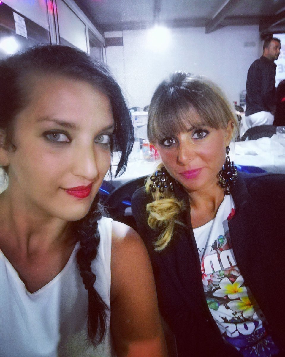 Antojuve3's tweet photo. Buongiorno #amche👭👭👭 https://t.co/KyOMC1CsJc