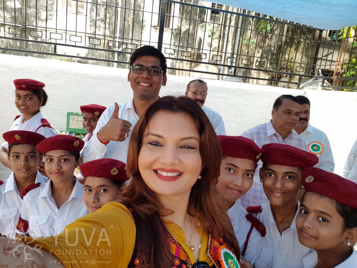 Yuva_Foundation's tweet photo. Thank you @dipshikhanagpal for supporting the cause and being with us at Happiness Box distribution at Y. B. Chavan High School,Kandivali(W) https://t.co/NME04rqJYn