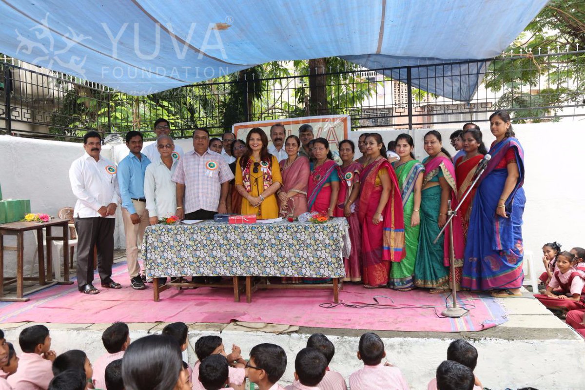 Yuva_Foundation's tweet photo. Thank you @dipshikhanagpal for supporting the cause and being with us at Happiness Box distribution at Y. B. Chavan High School,Kandivali(W) https://t.co/NME04rqJYn