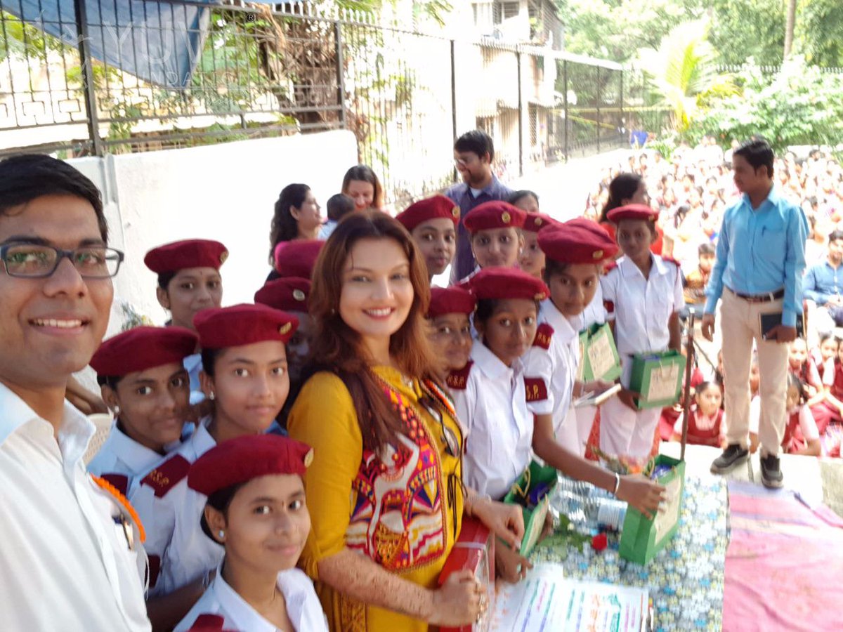 Yuva_Foundation's tweet photo. Thank you @dipshikhanagpal for supporting the cause and being with us at Happiness Box distribution at Y. B. Chavan High School,Kandivali(W) https://t.co/NME04rqJYn