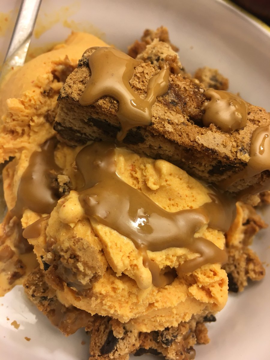 LittleHippyChef's tweet photo. all #TraderJoes pumpkin ice cream with salted chocolate covered cookie stick bites and drizzled warm cookie butter on top . insanely amazing https://t.co/kPtJSB6Kpa