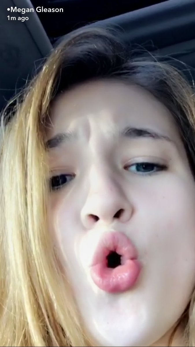 ziolunaa's tweet photo. @megangle only pic that matters happy birthday you butthole❤️❤️ love u so much you're the best :) https://t.co/ZZGMSZRBxJ
