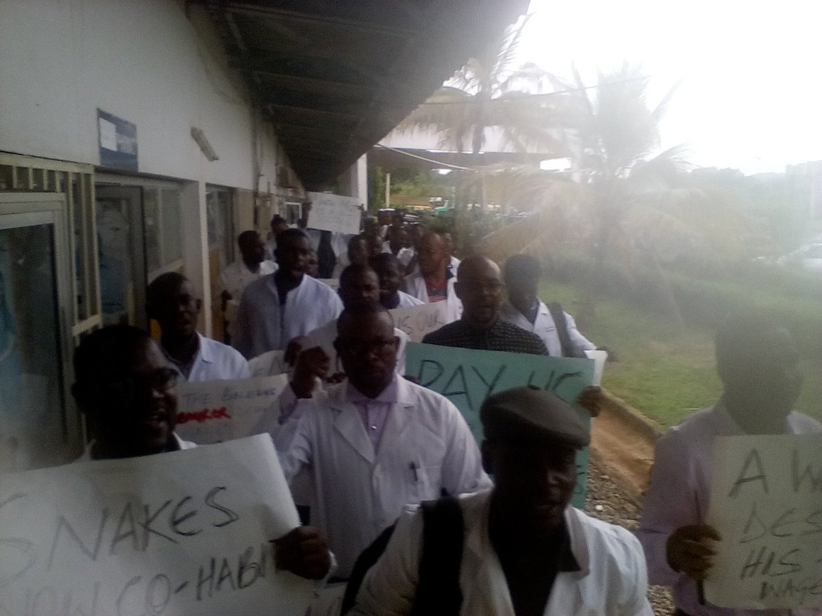 ARD_UNTH's tweet photo. @MBuhari , 
Doctors in University of Nigeria teaching Hospital (UNTH) affirming their total lack of confidence in the UNTH Mgt!!! https://t.co/EZ3VSjIAN1