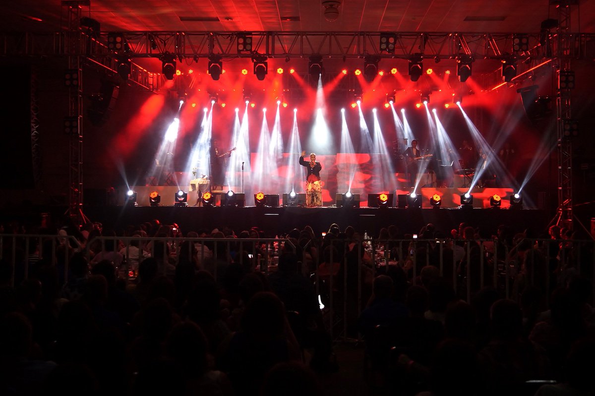 DarshanMx's tweet photo. ¡ Memorable presentación de @lupitadalessio en su concierto en el @ExpoForumHillo en Hermosillo ! 
Álbum de Fotos ► https://t.co/UhlyNvbaag https://t.co/NeTWAdVCJn