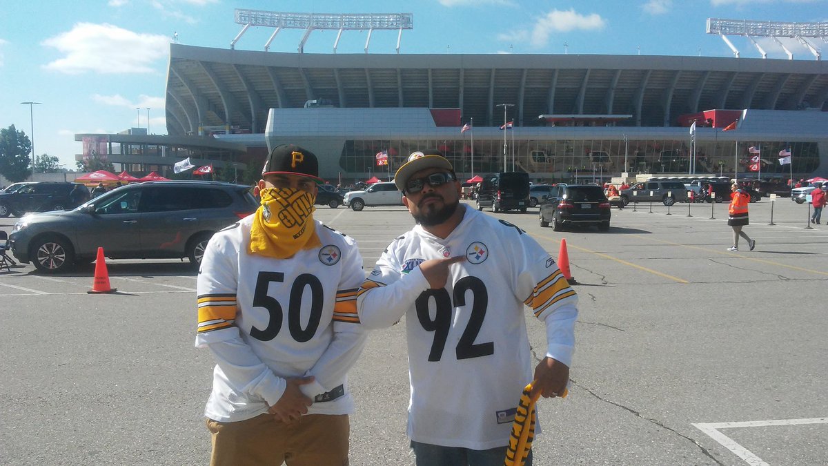Gabriel9184's tweet photo. @jharrison9292 Saw you at arrowhead .you warmed up infront of me i cried.. https://t.co/mMMcygyal5