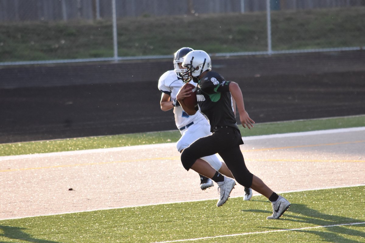 rosetdl's tweet photo. @ConksFootball Action shots from KW vs. Mt. Rainier game.
https://t.co/zBiScNg1mW https://t.co/OrFzKJcqCM