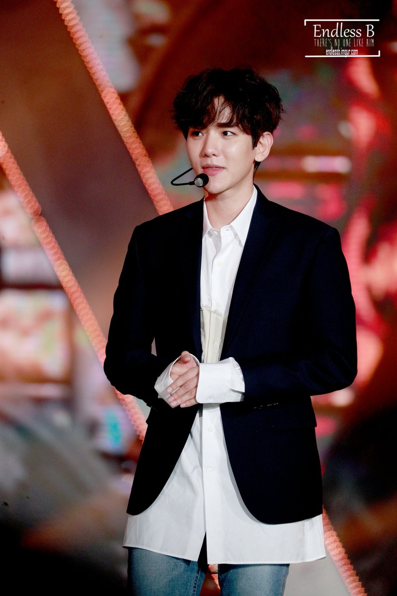 EndlessB_506's tweet photo. [171001] Thank You EXO-L *lovelovelovehughughug  [https://t.co/UudDZOE9fx] [https://t.co/0OMWiHc7cW] #백현 #BAEKHYUN #EXO #엑소 #Thanks_for_exol https://t.co/VHCapzh6Lg