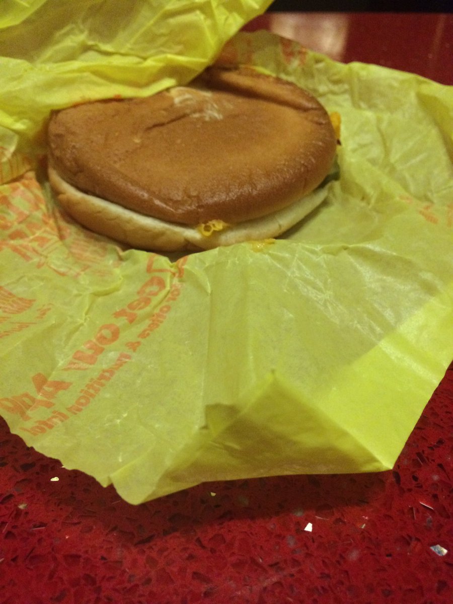 emlopez1415's tweet photo. We have no beef with this burger @McDonalds https://t.co/ZnL9PWNHLI